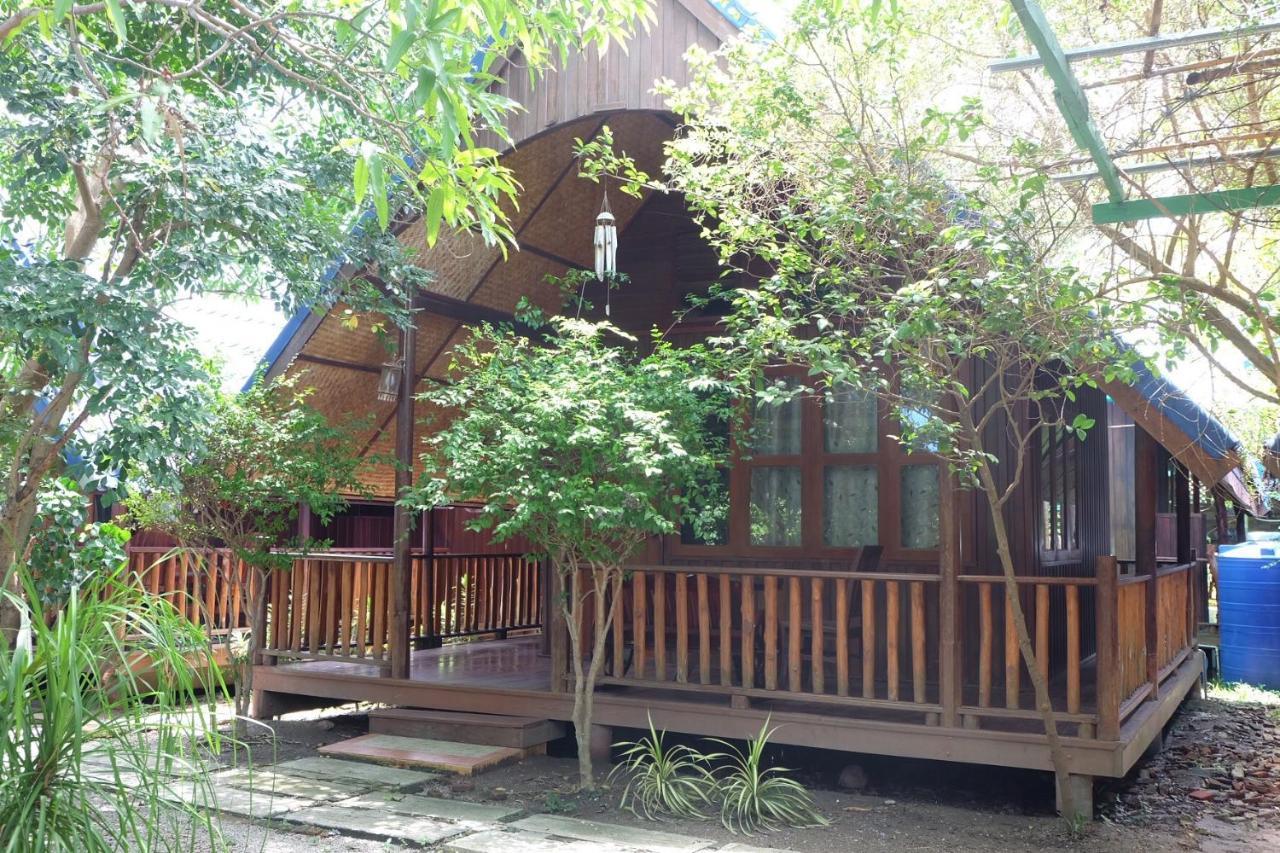Ruennamyen Resort Amphawa Samut Songkhram Eksteriør bilde