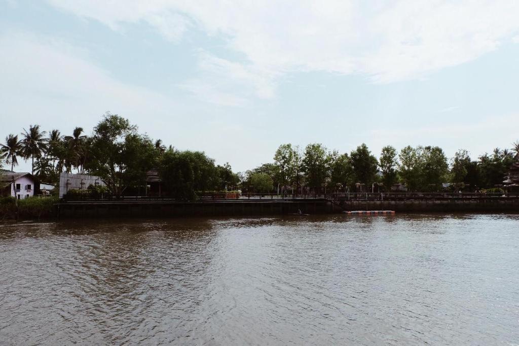 Ruennamyen Resort Amphawa Samut Songkhram Eksteriør bilde