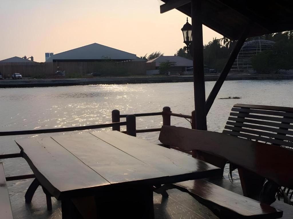 Ruennamyen Resort Amphawa Samut Songkhram Eksteriør bilde